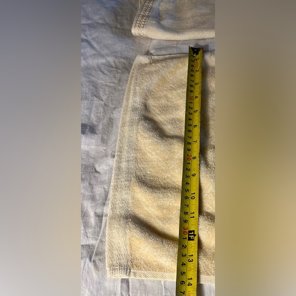 Pair Christmas Hand Towels Soft Holly Bells Bows - Picture 5 of 5